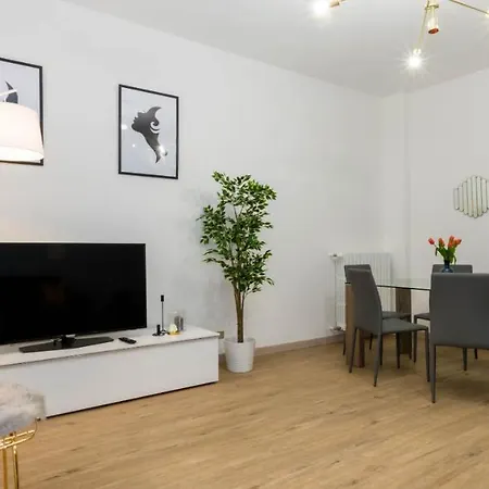 Apartment Altido Austere Elegance
