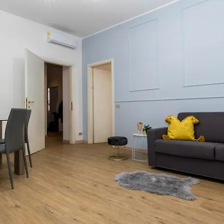 Apartment Altido Austere Elegance *