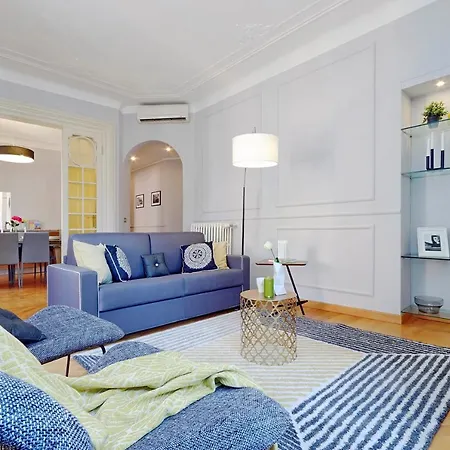 Apartment Altido Austere Elegance *