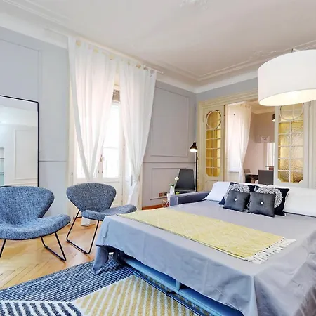 Apartment Altido Austere Elegance