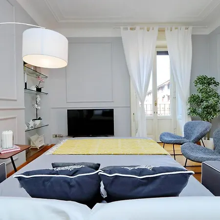 Apartment Altido Austere Elegance