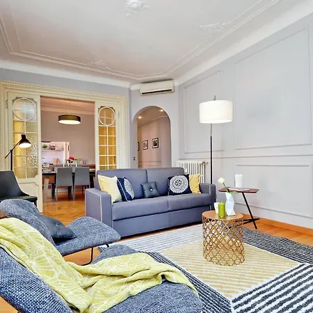 Apartment Altido Austere Elegance