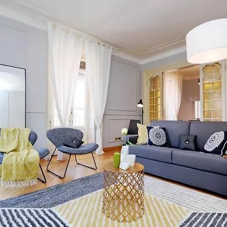 Apartment Altido Austere Elegance