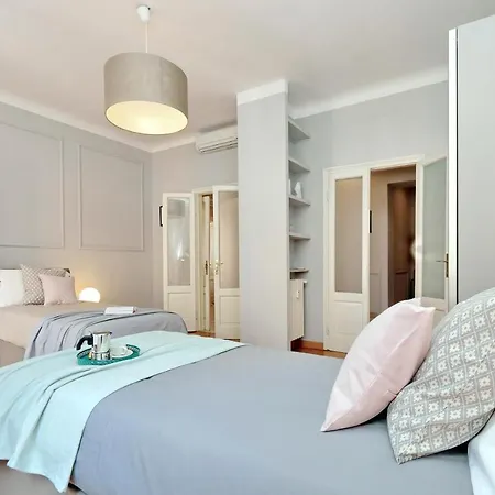 Apartment Altido Austere Elegance