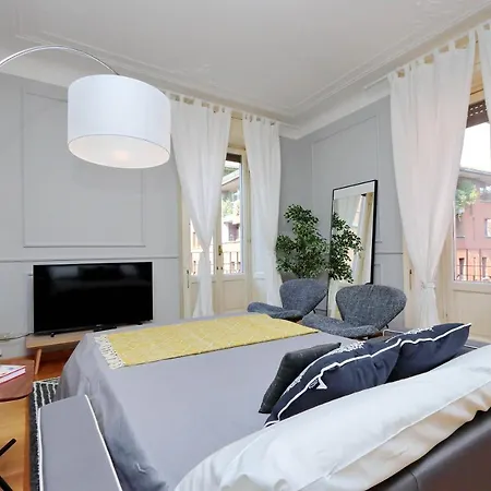 Apartment Altido Austere Elegance