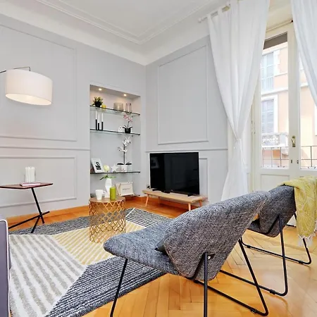 Apartment Altido Austere Elegance