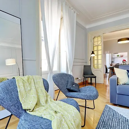 Apartment Altido Austere Elegance