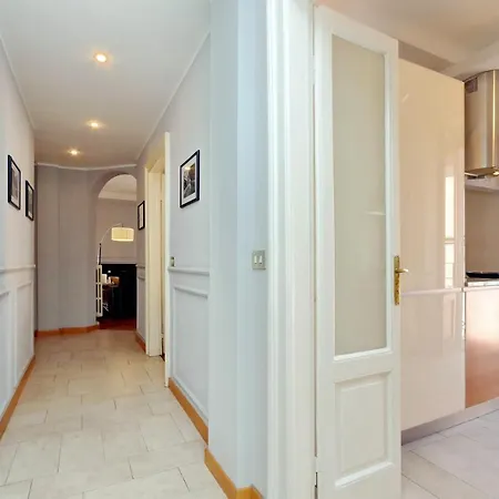 Apartment Altido Austere Elegance Mailand